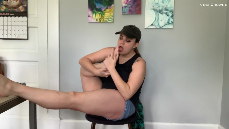 Nina Crowne - Tomboy Foot Licking